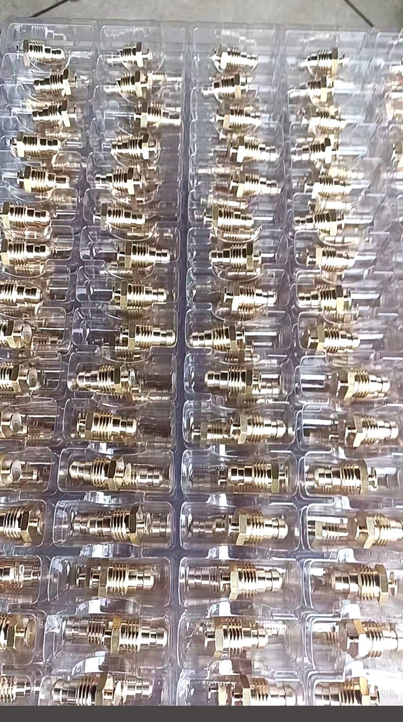 Brass fittings packed in clear plastic clamshell trays